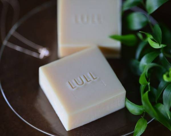 シルク生糸を使ったスキンケアツールを新開発し商品化！6月14日-16日の『インテリア ライフスタイル2023』で発表