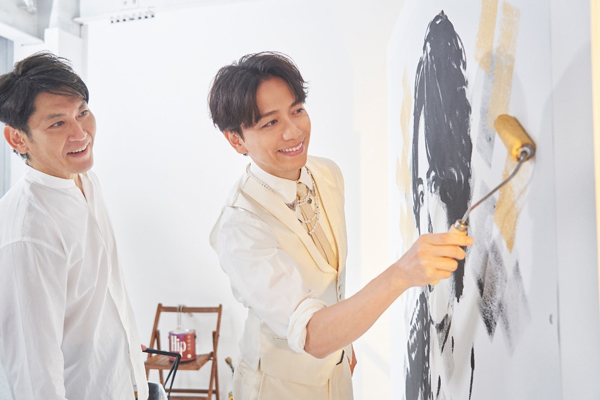 山崎育三郎とライブペイントアーティスト・さとうたけしのコラボレーションが実現～作品は今夏のオーケストラコンサート会場で展示～