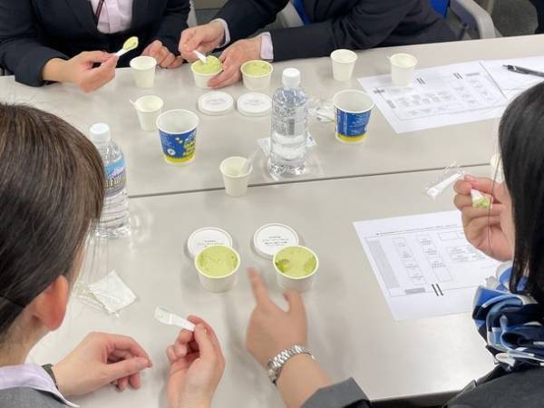 J-CreationのアテンダントとJRCPのパーサーが選定！新幹線のアイスに新フレーバー「ずんだ」登場！7月1日発売　E5系やN700Sなどのオリジナルアイススプーンも発売