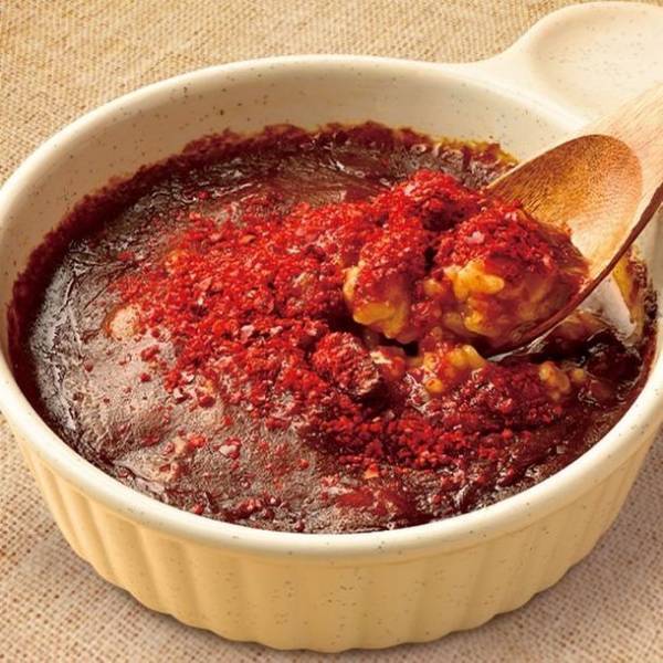 昨年世代問わず大好評だった「鬼辛PIZZA地獄の一撃」をデスソース増量の辛さMAX、旨さもアップして新登場！さらに激辛マニア悶絶の「鬼辛3品」を一挙6月28日販売開始！