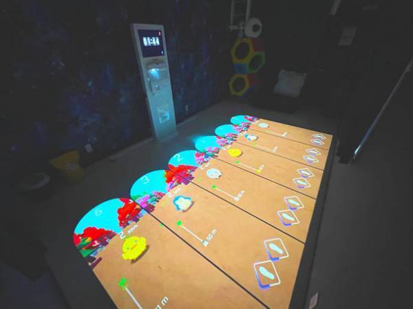 泊まれるからくり屋敷『Holy House』の第三弾、泊まれる仮想世界『Holy Planet』東京都北区滝野川にオープン！