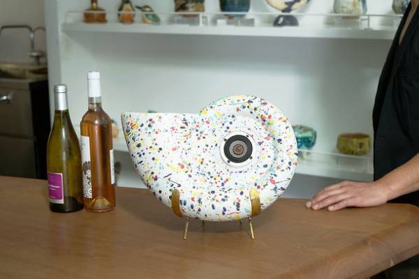 信楽の奇才・山田 浩之の新作展「～あなたに寄り添う アート・スピーカー～『Cave 340』」南青山の白白庵で6月24日(土)から開催！