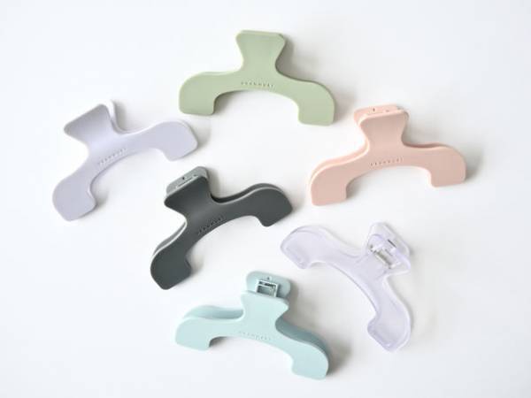 見たいページを開いたままキープできるブックストッパー　ウカンムリの形に思わず納得の『ウカンムリクリップ』6月下旬より発売