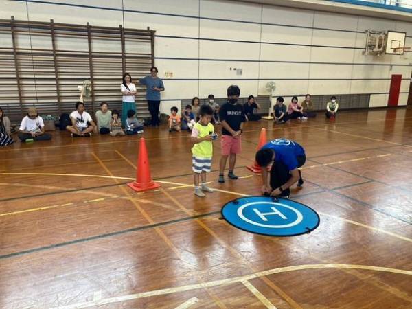 伊豆大島で「おしんドローンスクール 東京校」の開校式＆ドローン操縦体験会を開催
