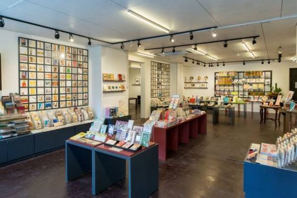 “美術はがきのソムリエ”セレクトの季節の絵はがきが毎月届く「美術はがきソムリエからの定期便」京都便利堂より6/20発売