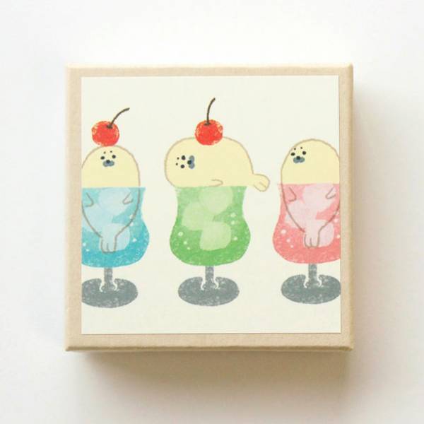 お菓子になりすましたどうぶつたちが描かれた文具雑貨「お菓子などうぶつ工房」シリーズを発売