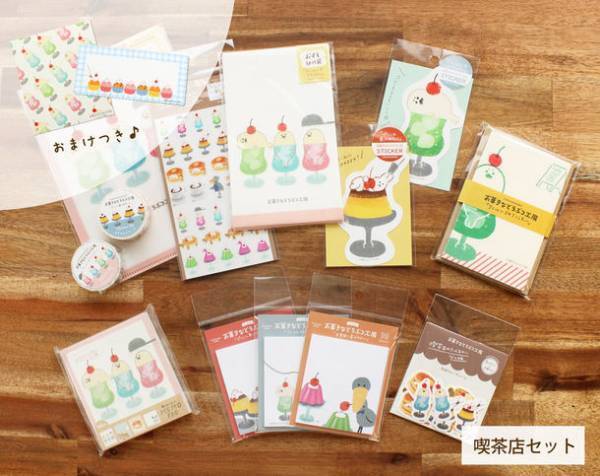 お菓子になりすましたどうぶつたちが描かれた文具雑貨「お菓子などうぶつ工房」シリーズを発売