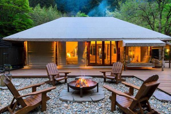 東京都あきる野市のグランピング施設「KEIKOKU」　専用薪焚きサウナとプールを新設しリニューアルオープン