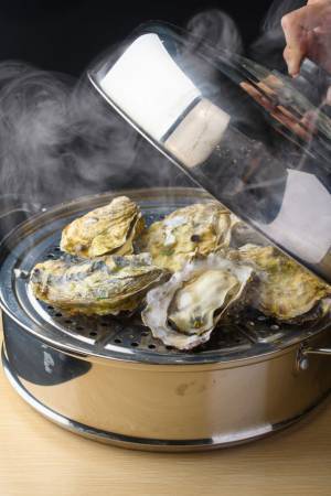 塩竈・屋根付き全天候型BBQ「海鮮BBQ竈-KAMADO-」で牡蠣を使用した夏季限定メニューを6月17日に発売！