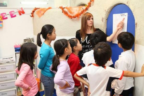 7/25よりこの夏話題の「魔法使い」を演じて英語が身に付くサマースクール開講