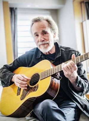 シンガー・ソングライター界のトップ・ランナーであり続ける、ジャクソン・ブラウンのロング・インタビューを完全掲載！ 電子版音楽雑誌ERIS第39号は7月13日発行