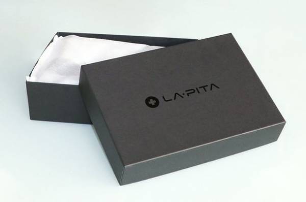 防災グッズメーカーのLA・PITAが開発！雨の日やアウトドアでもガンガン使えるタフな軽量快適ボディバッグをCAMPFIREにて公開