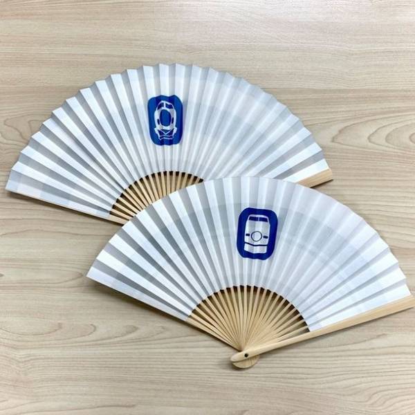 東海道新幹線100系ラストラン20周年記念　京都の老舗扇子専門メーカーとコラボしたオリジナル扇子や100系食堂車メニュー表付きカレーなど、JRCPオンラインショップで7月5日(水)に新発売