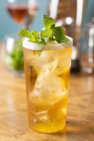 ビールシーズン到来　麦酒大学発の“大人の謎解きビアカクテル”『ロゼ・ツシウト』を7月12日(水)より提供開始　誕生記念企画としてサマーキャンペーンも実施