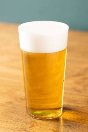 ビールシーズン到来　麦酒大学発の“大人の謎解きビアカクテル”『ロゼ・ツシウト』を7月12日(水)より提供開始　誕生記念企画としてサマーキャンペーンも実施