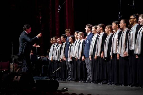 歌唱力と芸術性で世界的に高い評価を得ている多文化青少年合唱団「ニューヨーク市ヤングピープルズ・コーラス」が7月17日に6度目の来日コンサートを東京にて開催