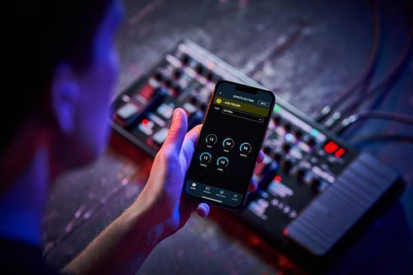 コンパクト・エフェクターの直感的な操作性と「GT-1000」譲りのプロ・クオリティのサウンドを備えるマルチ・エフェクターを発売