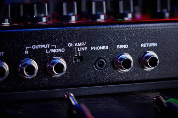 コンパクト・エフェクターの直感的な操作性と「GT-1000」譲りのプロ・クオリティのサウンドを備えるマルチ・エフェクターを発売