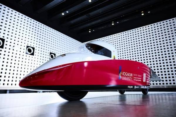 工学院大学ソーラーチームが、世界初の新技術を搭載したソーラーカー「Koga」を公開