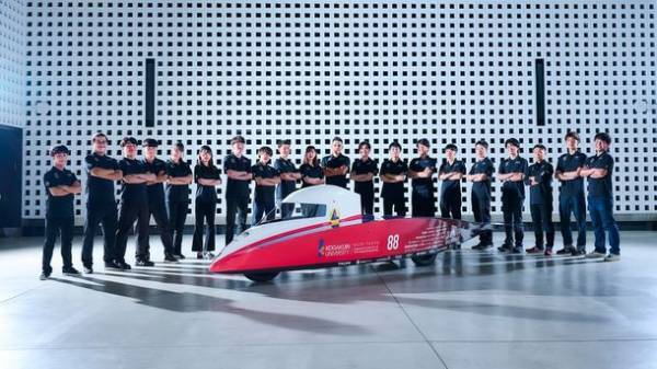 工学院大学ソーラーチームが、世界初の新技術を搭載したソーラーカー「Koga」を公開