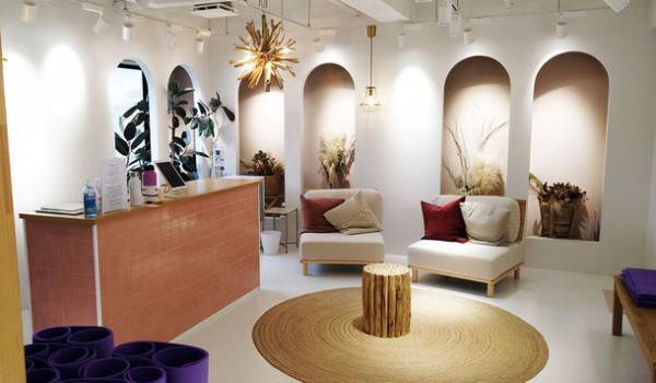 オープン1周年記念までカウントダウンキャンペーン開催！立川・国立の天然鉱石ホットヨガならスタジオプラス