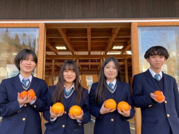 ラサーナ、広島・大崎海星高等学校との共同開発製品『ラサーナ 海藻 バス オイル 甘夏(あまなつ)の香り』を7月24日から工場見学来場者への無料体験企画品として提供開始