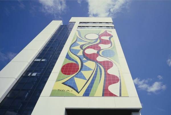 滋賀県立陶芸の森 陶芸館にて特別展「岡本太郎　アートの夢-陶壁・陶板・21世紀のフィギュア造形」7月15日より開催