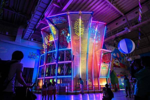 ベビースターラーメンテーマパーク“おやつタウン”夏イベント「はちゃめちゃキッズパラダイス」記者発表会を7月13日に実施　2023年CMキャラクター『ブラックマヨネーズ 小杉竜一』出演！