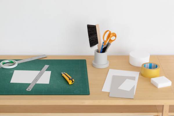 デザイナーが正直にカタチにするブランド「LIFEWORKPRODUCTS」から暮らしの道具を収納できるペンスタンドを7月17日よりオンラインストアにて発売