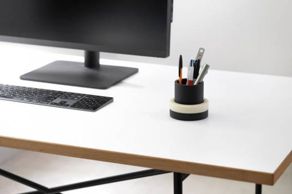 デザイナーが正直にカタチにするブランド「LIFEWORKPRODUCTS」から暮らしの道具を収納できるペンスタンドを7月17日よりオンラインストアにて発売