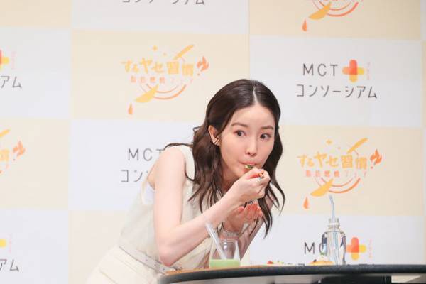 7月10日は、“オイルの日”「ずるヤセ習慣！脂肪燃焼フェア」開催記念イベントを開催　蓮佛美沙子さんがダイエットの常識をひっくり返すMCTオイルに興味津々