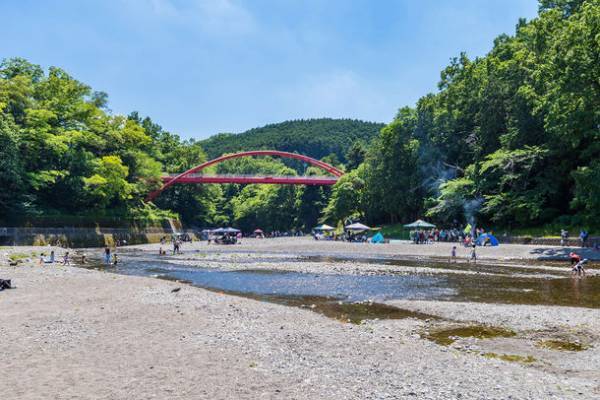 池袋から1時間の“埼玉・飯能河原”で火気使用有料化事業を実施　夏休み期間 7/22(土)～8/31(木)は毎日営業！安心安全なBBQが楽しめる観光名所