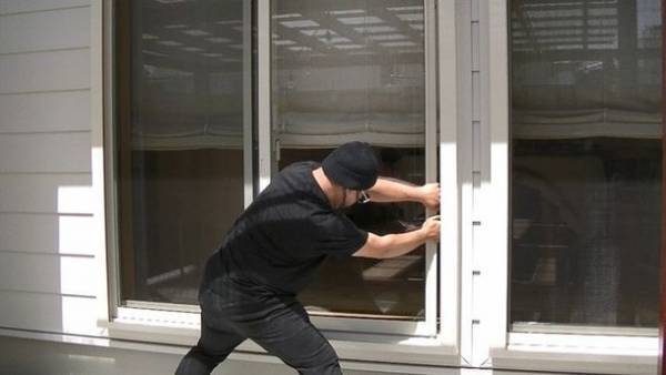 窓を開けて換気しながら施錠可能な防犯二重ロック「LEGLOCK」が7月14日よりMakuakeにて販売開始