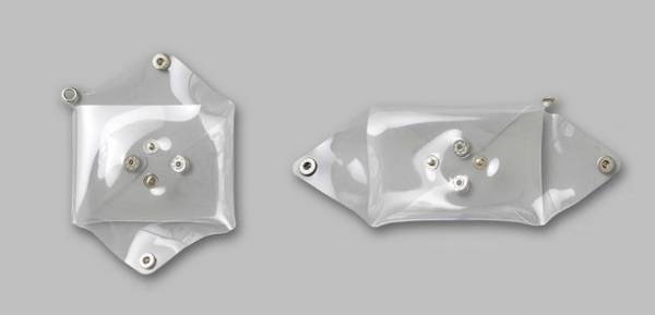 4方向から出し入れ可能な「クリアポーチ」　大人の夏をスタイリッシュに演出する手のひらサイズが7月発売