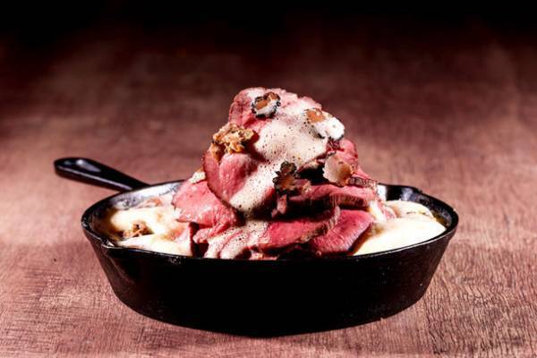 牛1頭分！まるごと1本の牛タンが重なる「牛タン丼」＆総重量3kgのド迫力な「ローストビーフ丼」が登場！「デカ盛り丼」2種を名古屋の2店舗にて発売！