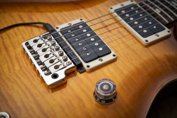 新方式のディバイデッド・ピックアップと「ZEN-Core」音源搭載のギター／ベース・シンセサイザーを発表