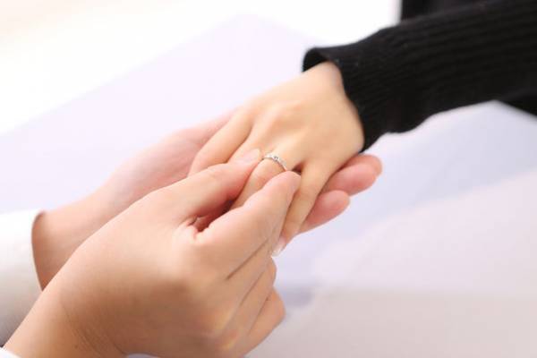 不器用な人でも「いつも、ありがとう」が伝えられる　ファミリーリングがMakuake開始から13日で334％を達成！