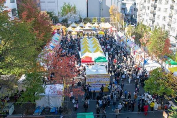 日本最大級といわれる“カレーの街”神田で8月1日「神田カレー街食べ歩きスタンプラリー2023」が開幕！今年は千代田区観光協会観光大使の「リラックマ」、「北斗の拳」とのコラボで楽しさ3倍！