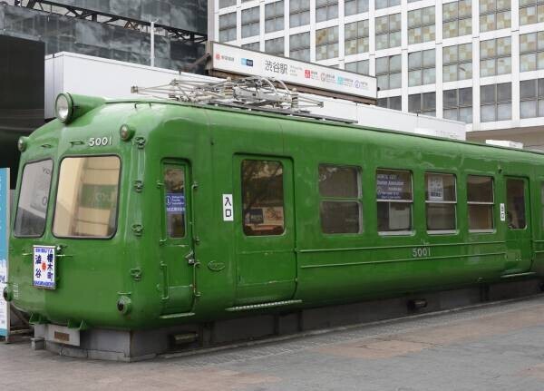 渋谷のシンボル「ハチ公」生誕100年記念！ハチ公と東急電鉄旧5000系車両（愛称：青ガエル）をモチーフにしたメダル２枚セットを発売