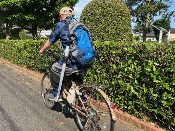 傘の日の両手を自由に！リュックやランドセルに取付可能な「傘ホルダーCasash+」Makuakeにて先行販売開始　自転車のときも傘ホルダーとして使える便利グッズ