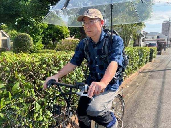 傘の日の両手を自由に！リュックやランドセルに取付可能な「傘ホルダーCasash+」Makuakeにて先行販売開始　自転車のときも傘ホルダーとして使える便利グッズ