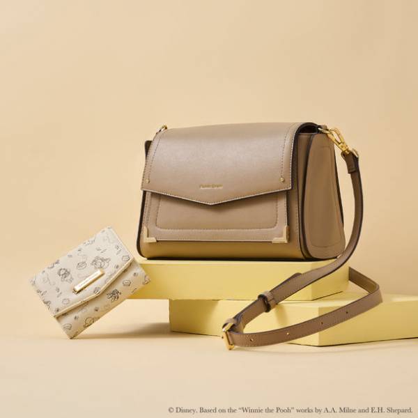 Samantha Thavasa Japan Limited×DisneyコレクションMAGASEEK/d fashionサイトで先行予約販売決定！～キャラクターは大人気「くまのプーさん」！～