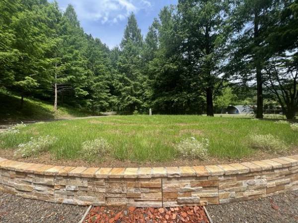 ペットと泊まれる庭園墓地「自然苑」　郡上八幡の自然の中でペットと一緒にアーシング体験ができる場所を作るためクラウドファンディングを開始