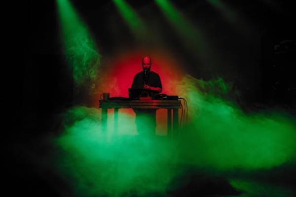 京都の劇団「地点」の新作舞台公演『ブルグント公女イヴォナ』9月30日(土)～10月15日(日)に開催