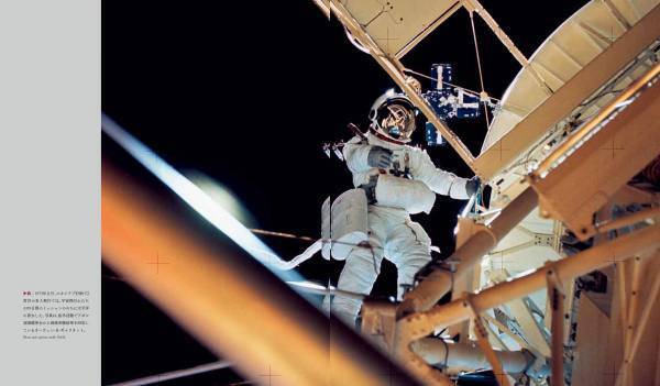『ビジュアル NASA図鑑宇宙開発65年の全記録』著者：ビル・シュワルツ　発売中！