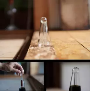新感覚のガラスの醤油さし『hitotama』が8月3日に発売！“さす”瞬間が心地よいひとときに変わる。古民家で暮らす29歳、YouTuber「奥平ベース」がデザインする新商品。