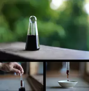 新感覚のガラスの醤油さし『hitotama』が8月3日に発売！“さす”瞬間が心地よいひとときに変わる。古民家で暮らす29歳、YouTuber「奥平ベース」がデザインする新商品。