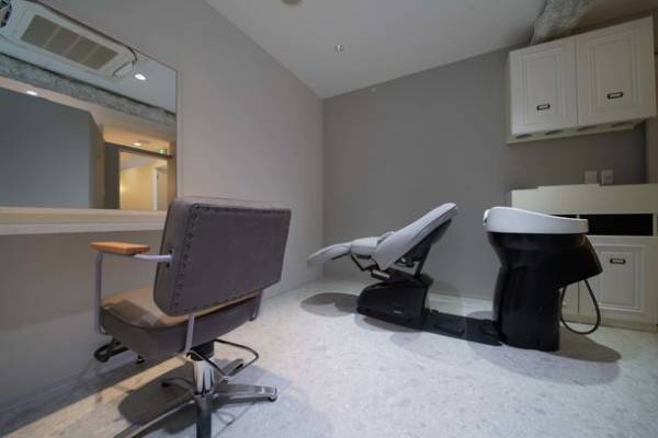 約5,000種のサロン専売品が選べる大型個室型美容室「alotta(アロッタ)梅田茶屋町」が8月10日グランドオープン！8月1日午後3時～プレオープンイベントを実施