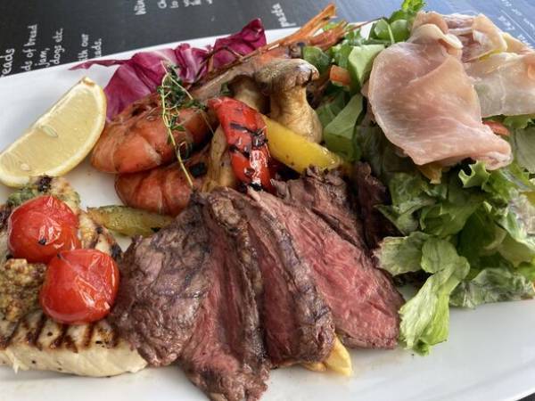 三郷市「イタリア食堂nono」が地産地消の野菜サラダを使ったワンプレートの新メニュー「贅沢サラダ」を9月15日(金)より販売開始！！