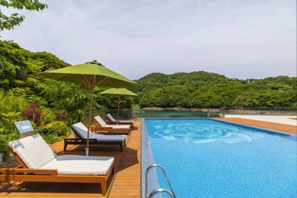 オリーブベイホテル 10周年記念　日本では限定10本しかない最高級シャンパンとスイートルームでラグジュアリーな1日を体験いただける1泊330万円の宿泊プランを1組限定(4名様まで)で販売開始